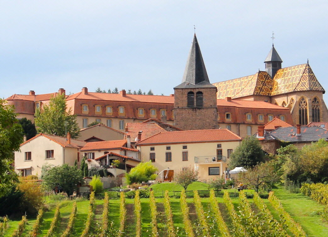 Ambierle et ses coteaux (photo Hervé Duvauchelle)